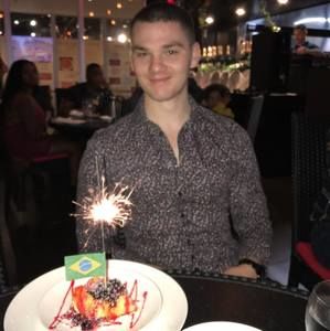 Meet your Posher, Travis